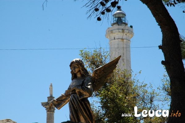 Foto dei particolari che si possono ammirare sul Santuario di santamaria di Leuca vicino al faro.