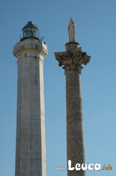 Foto scattata nella zona del Santuario, raffigura la madonna del santuario ed il famoso faro di Santa Maria di Leuca