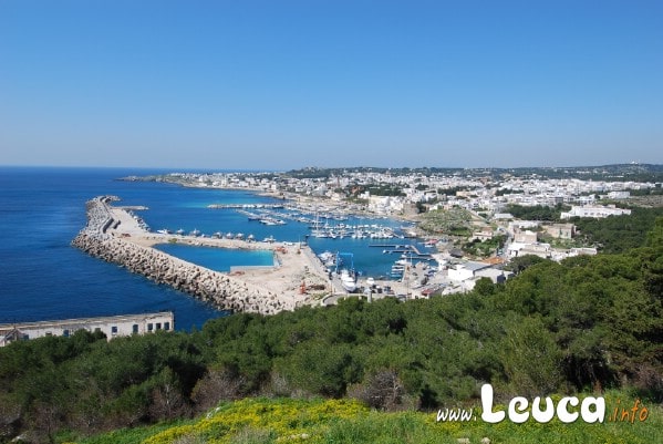Foto vista panoramica porto di Santa Maria di Leuca. 