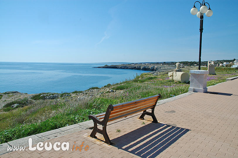 Panchina sul belvedere di Punta Ristola a Marina di Leuca