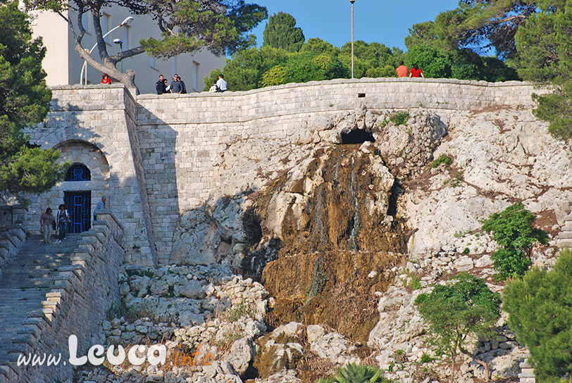 Bocca di Uscita cascata Monumentale di Leuca