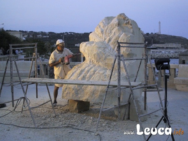 Foto realizzata sul lungomare di Santa Maria di Leuca, uno dei tanti momenti durante la realizzazione di una delle sculture di Santa Maria di Leuca.