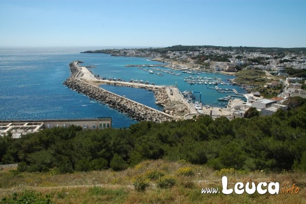 Foto zona portuale Santa Maria di Leuca dal belvedere del Santuario.