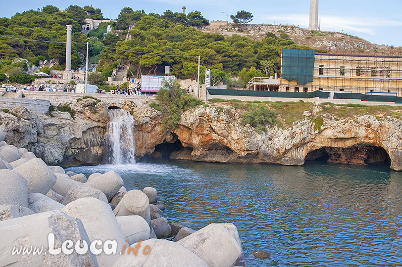 Ex Colonia Scarciglia con le Grotte Cazzafri a Marina di Leuca