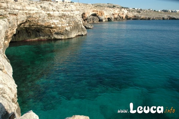 Grotte Santa Maria di Leuca i Puglia... Mare limpido e cristallino