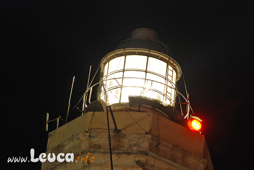 Particolare della lanterna accesa del Faro di Leuca