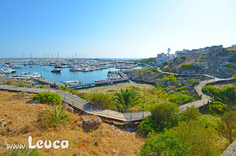 Passerella in legno sui moli del Porto Turistico di Leuca