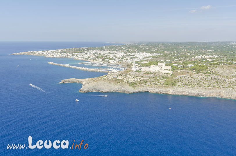 Veduta aerea di Leuca tra Punta Ristola e Punta Meliso