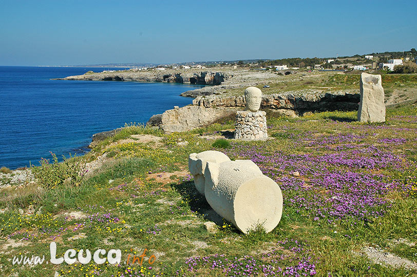 Sculture sul belvedere di Punta Ristola a Santa Maria di Leuca