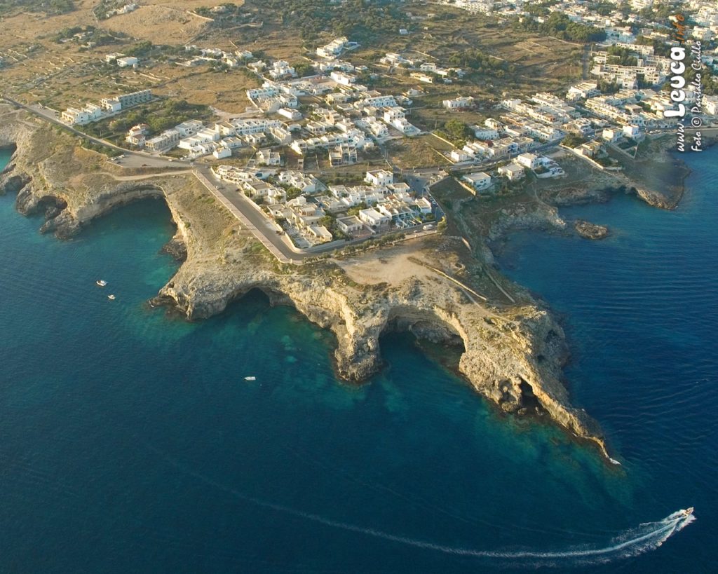 Vista aerea grotte a Santa Maria di leuca